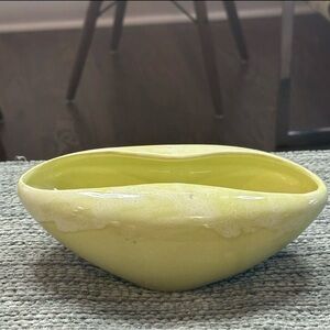 Vintage MCM Green Drip Glaze Kidney Bean USA Ceramic Pottery Vase Decor Retro